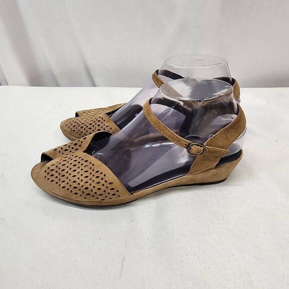 Vaneli Women's 8.5 Wide Perforated Brown Suade Sandals Peep Toe Ankle-Strap - Picture 4 of 9